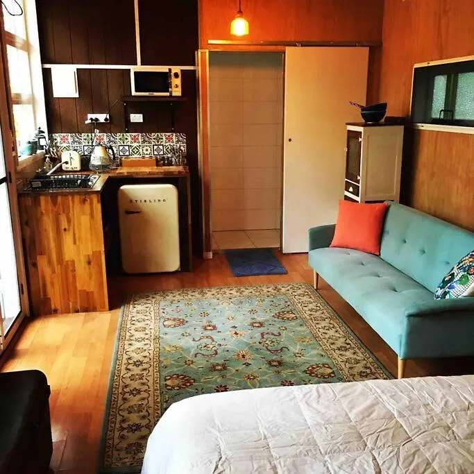 Sunshine Coast Cosy Cabin - Black Cockatoo Retreat Kiels Mountain Australia
